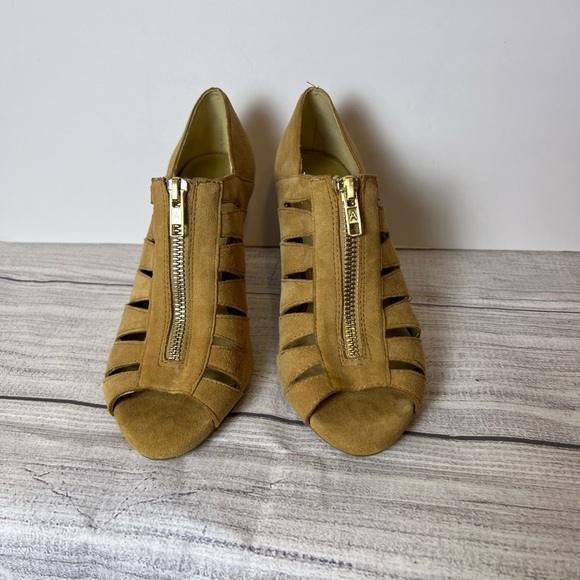 Aerosoles Women's Lambada Dress Pump, Light Tan Suede/size 6 - Picture 3 of 12